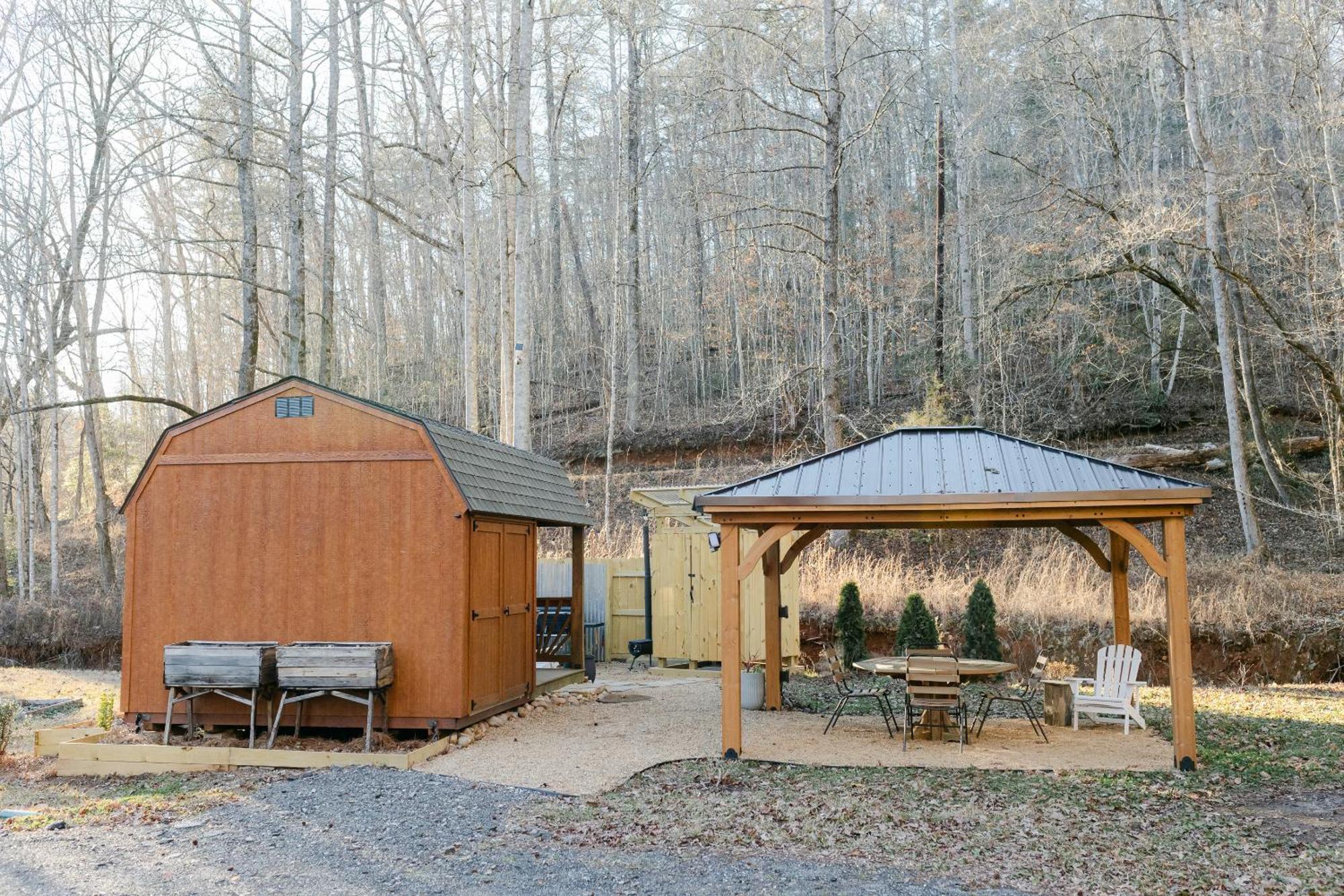 Blythe Shoals Base Camp Hotel Cleveland Exterior photo